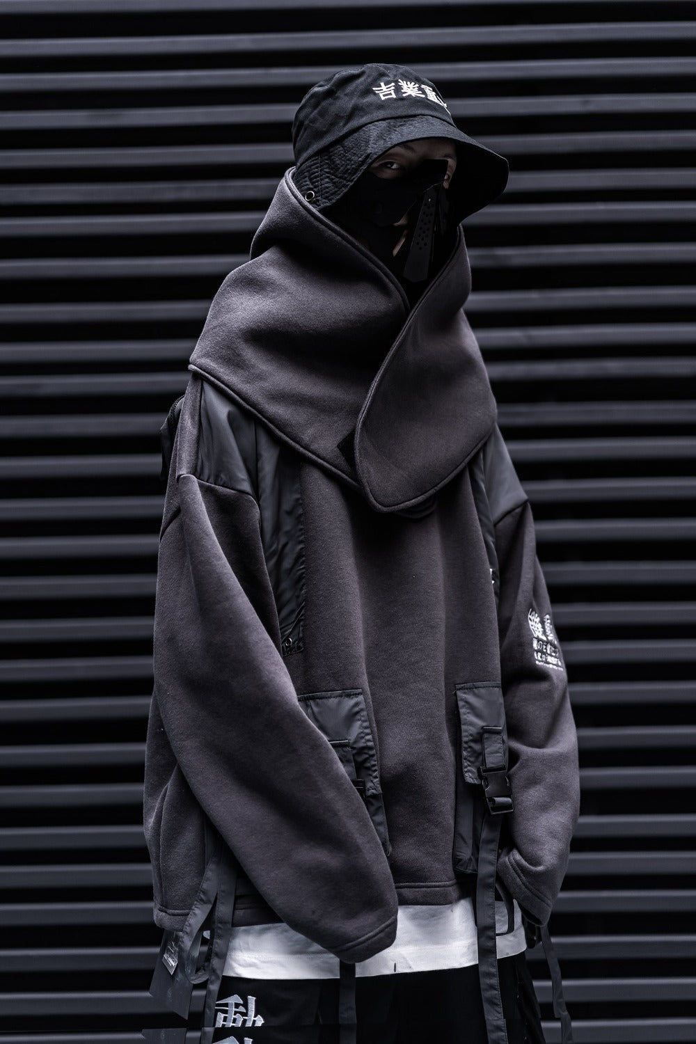 HiS001 Urban Industrial Crewneck