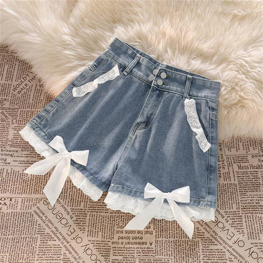 Shorts vaqueros con ribete de encaje