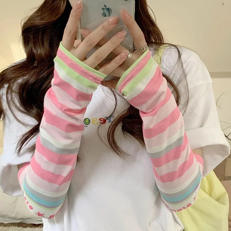 Manchettes à rayures arc-en-ciel