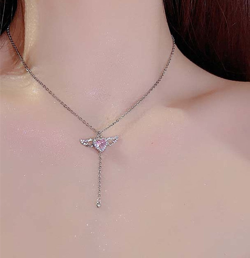 Collier avec pendentif ailes d'ange en forme de cœur en cristal rose