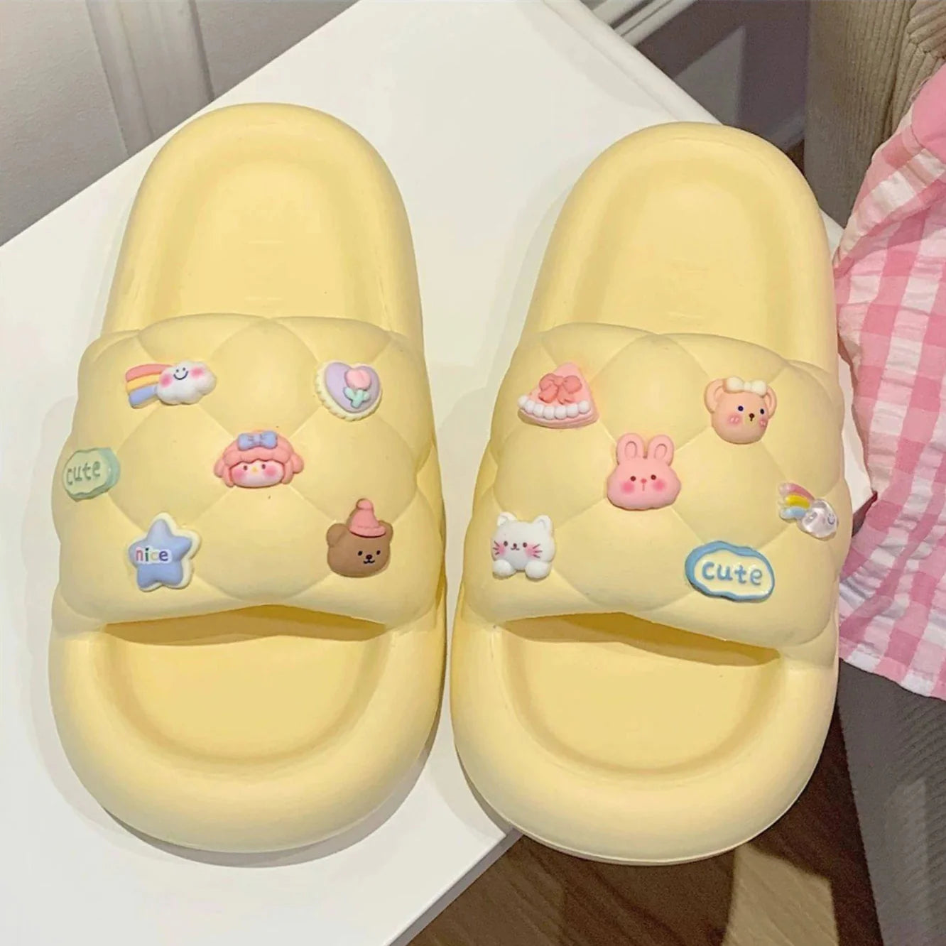 Sandales à semelle épaisse avec motif animal mignon