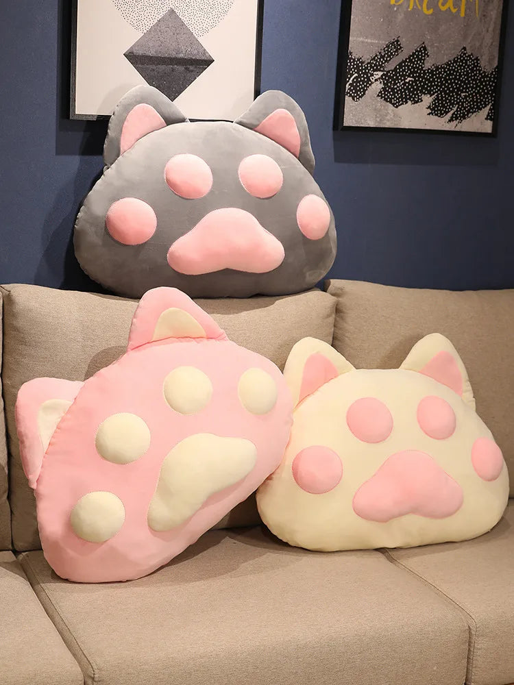 Almohadas gigantes con forma de pata de gato