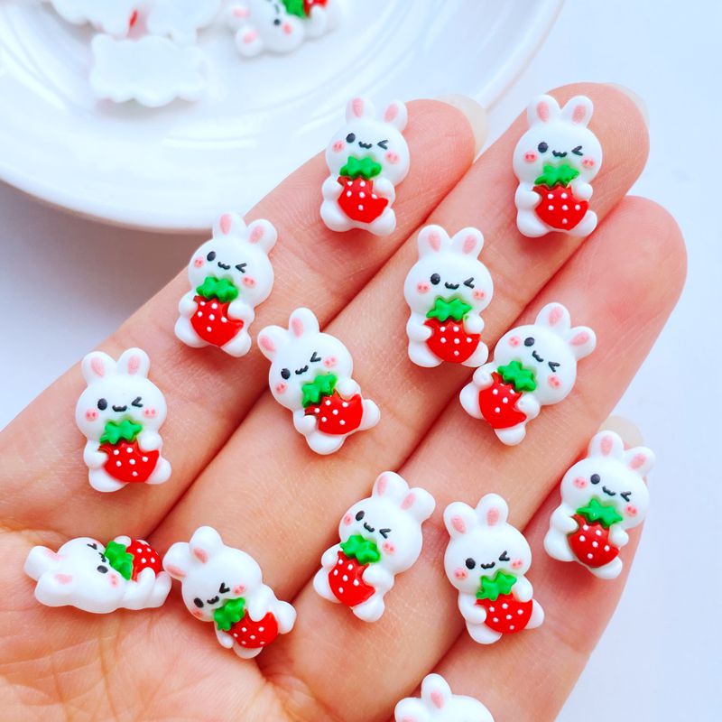 Breloques pour ongles en forme de lapin aux fraises