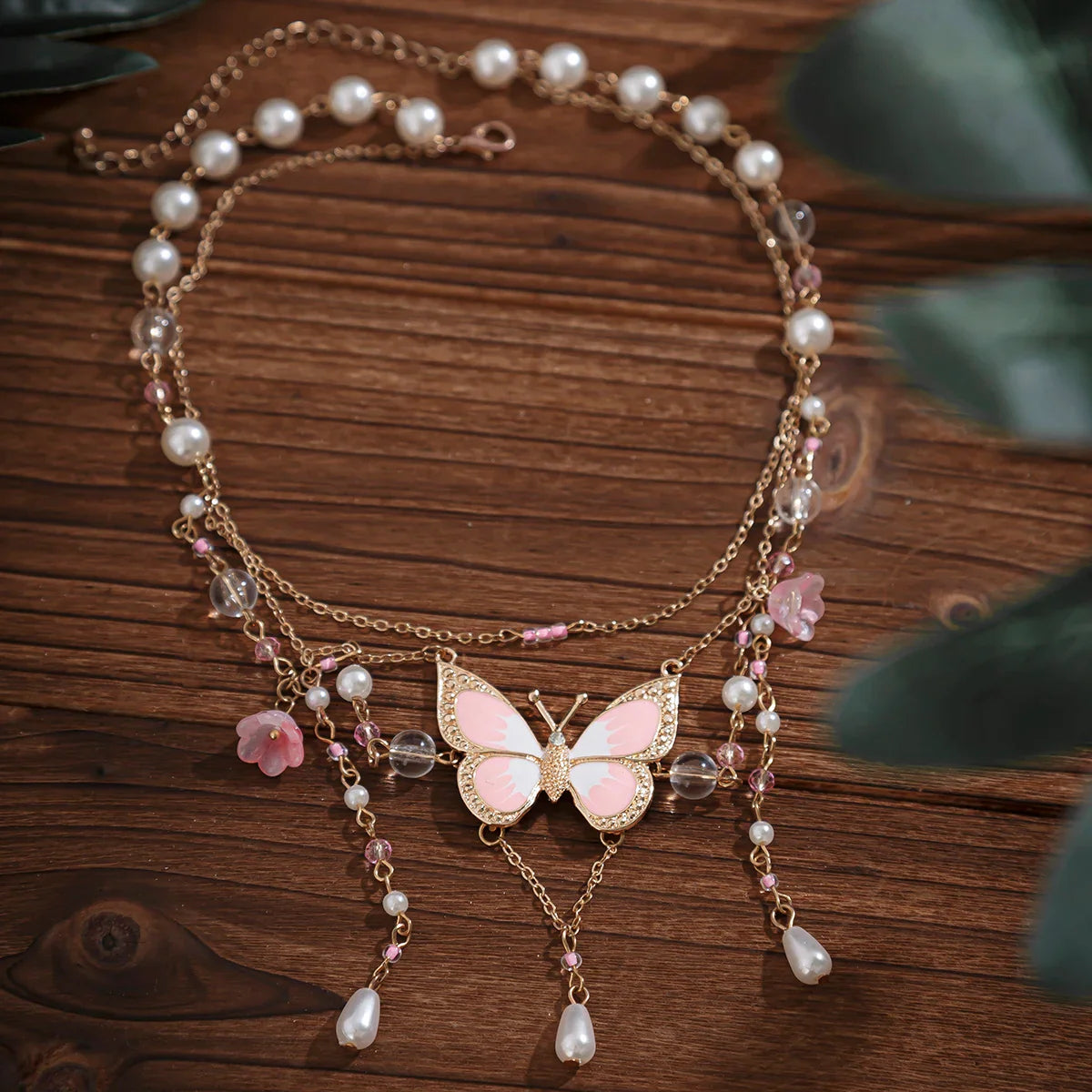 Collier multicouche en perles d'imitation papillon