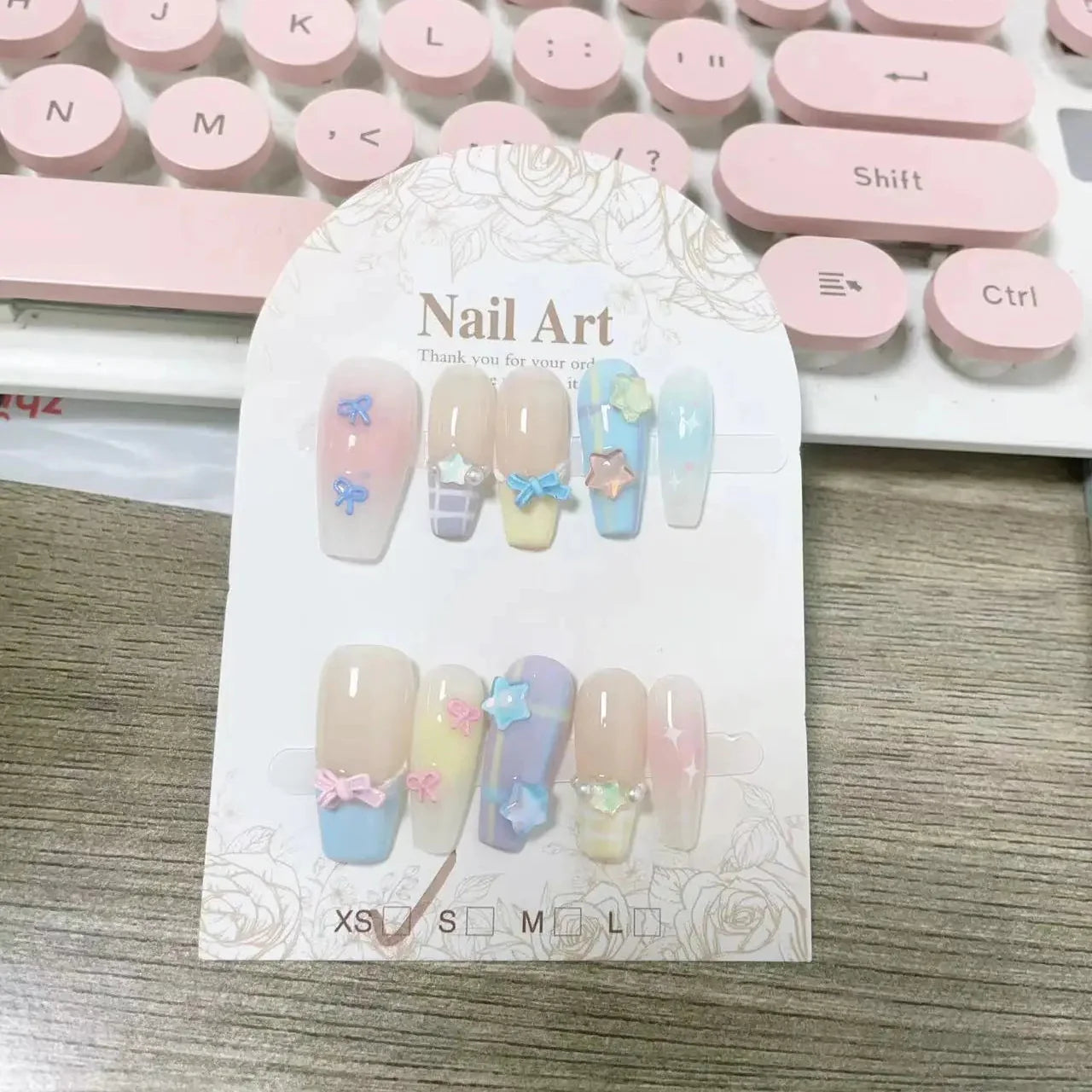 Ongles Ă  coller style princesse pastel