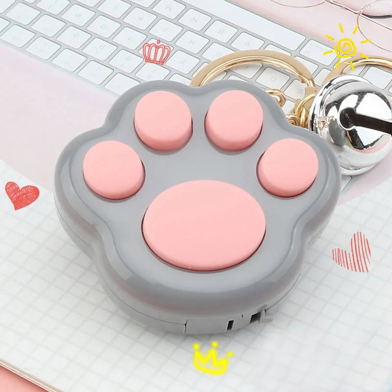 Llavero con juego de memoria de pata de gato