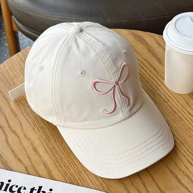 Casquette de baseball brodée avec nœud doux