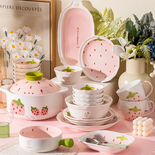 Vaisselle en céramique à la fraise