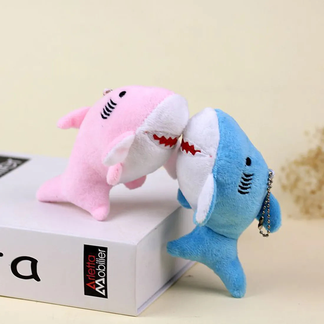 Porte-clés en peluche requin