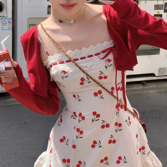 Tenue cardigan rouge et robe cerise