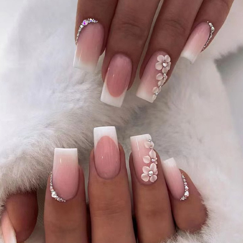 Ongles pressés français en fleurs de cerisier