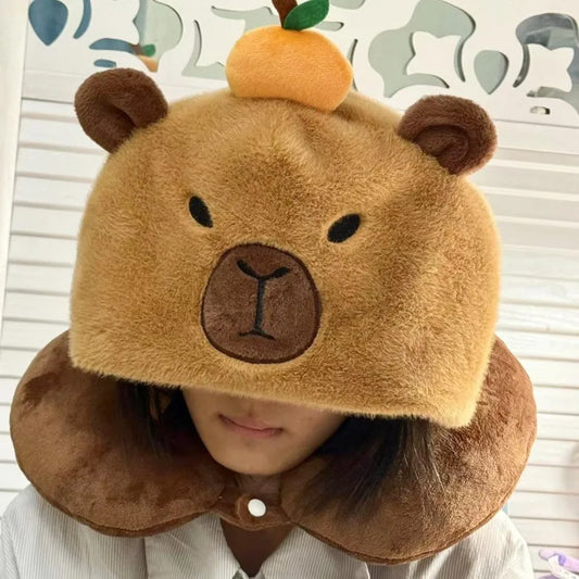 Coussin de nuque en peluche Capybara avec chapeau