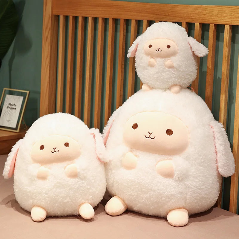 Lindo peluche de oveja esponjosa