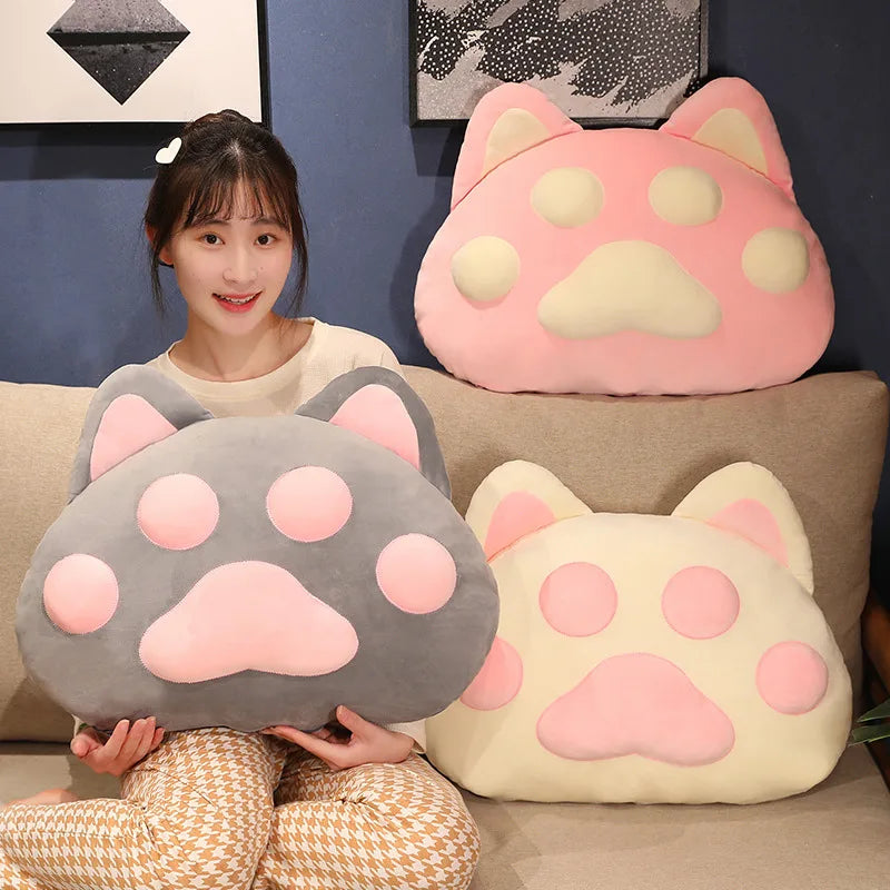 Almohadas gigantes con forma de pata de gato