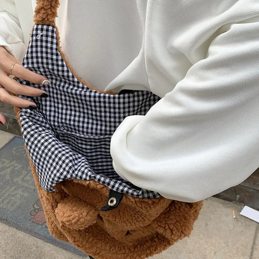 Bolsa de mano con forma de oso de peluche