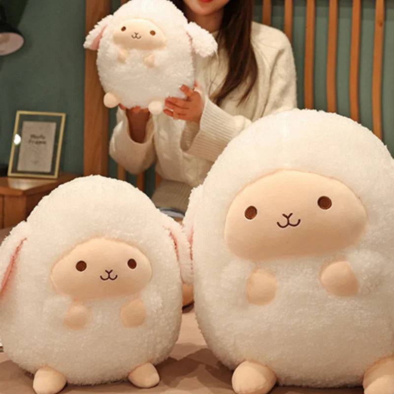 Lindo peluche de oveja esponjosa