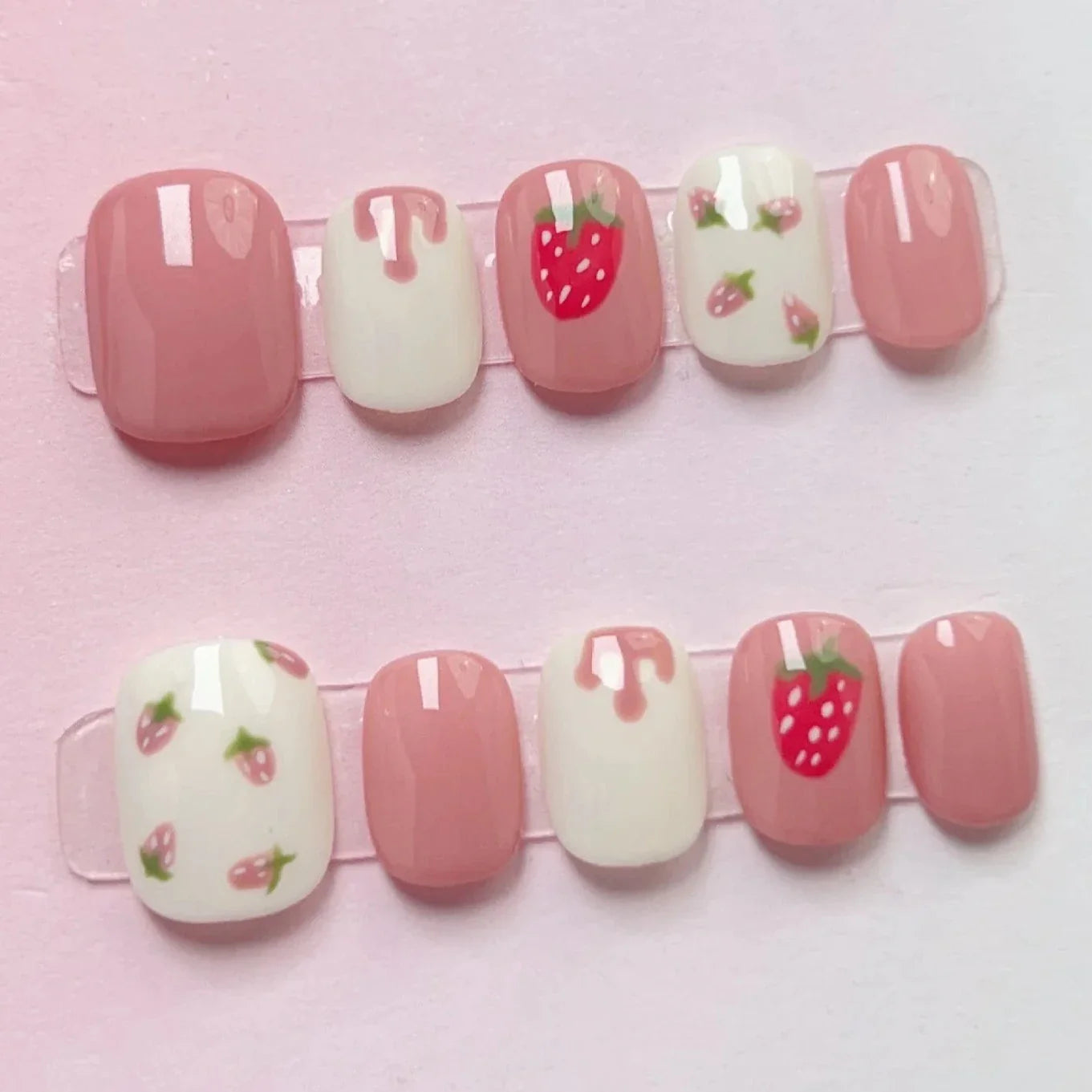 Ongles à coller fraise rose et blanc