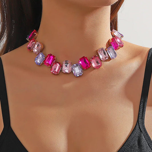 Grand collier ras du cou en cristal rose