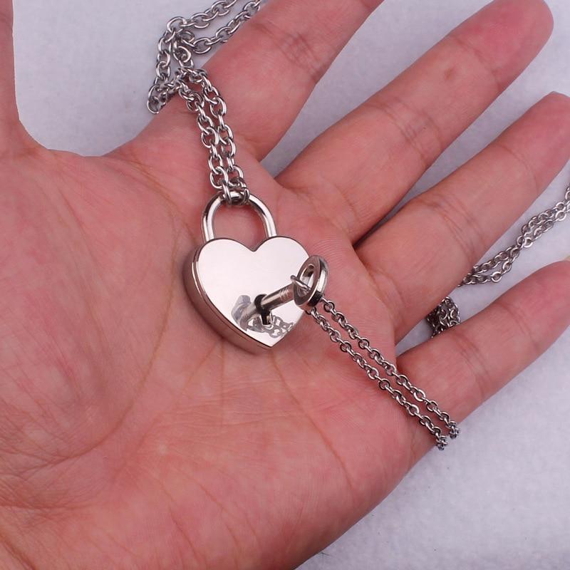 Collier avec cadenas et clé en forme de cœur