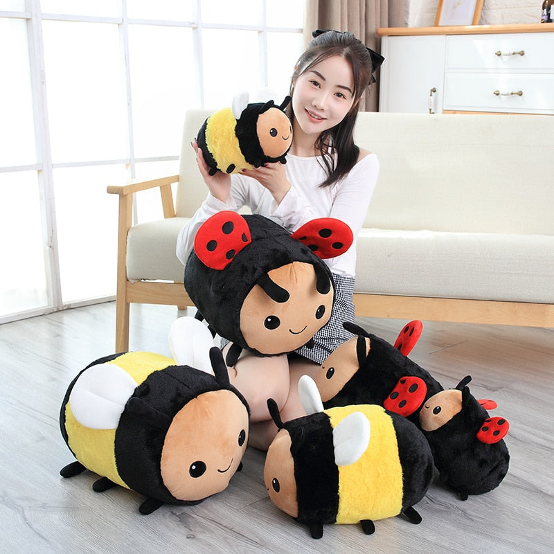 Peluches coccinelle et abeille