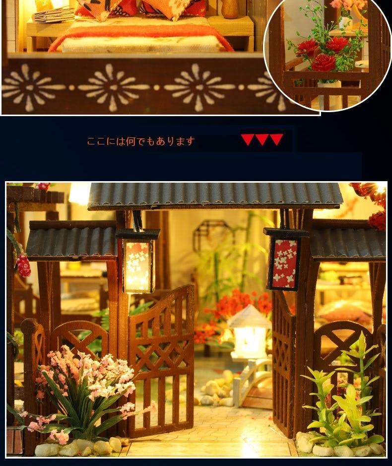 Maison de poupée japonaise traditionnelle à trois étages