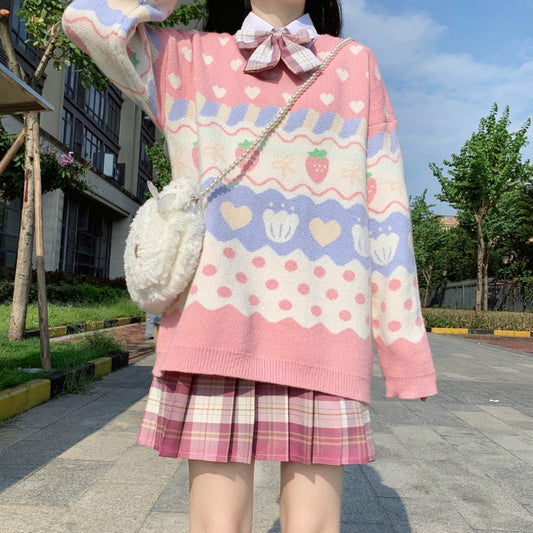 Pull en tricot pastel aux fraises