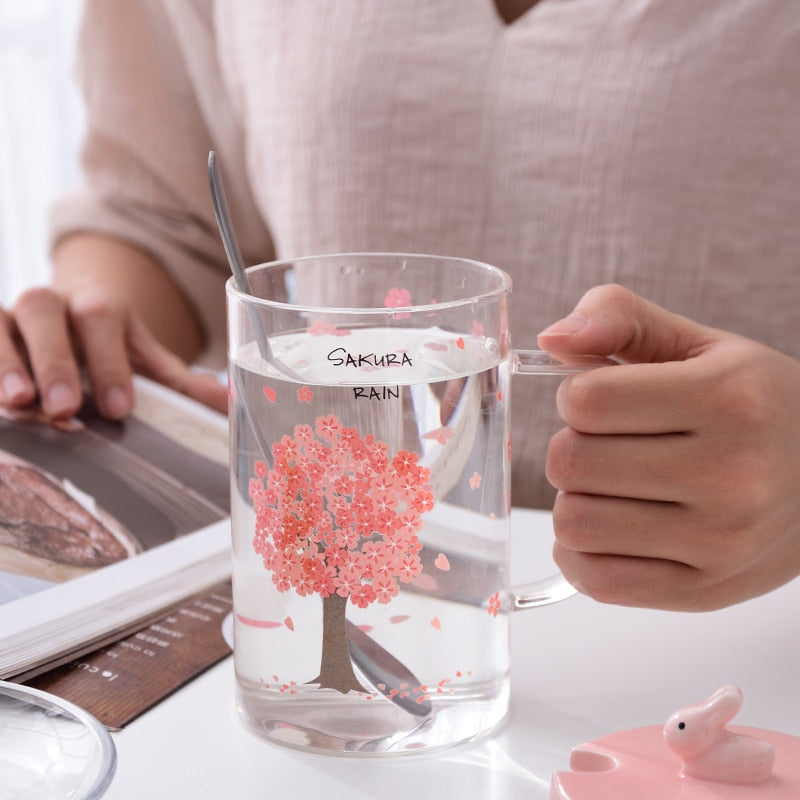 Tasses en fleurs de cerisier avec couvercle et cuillère