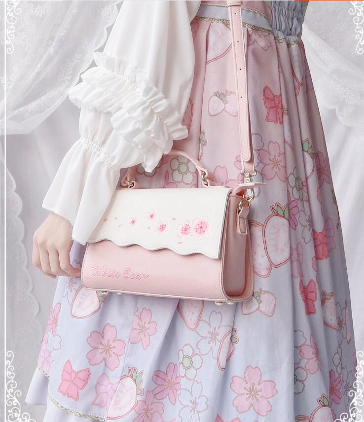Sac à main brodé de fleurs de cerisier