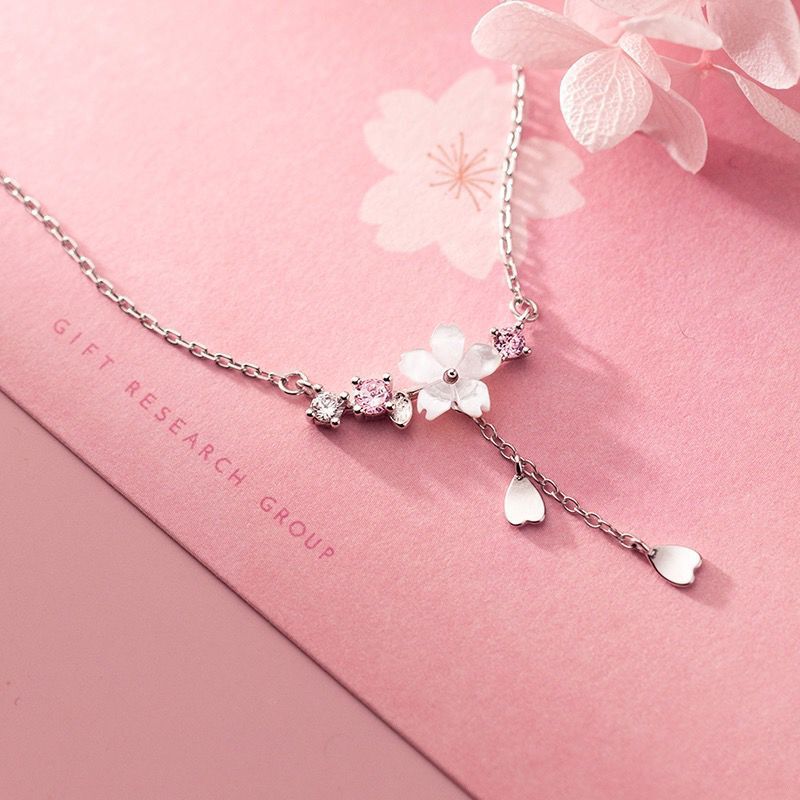 Collier pendentif à breloque goutte Sakura
