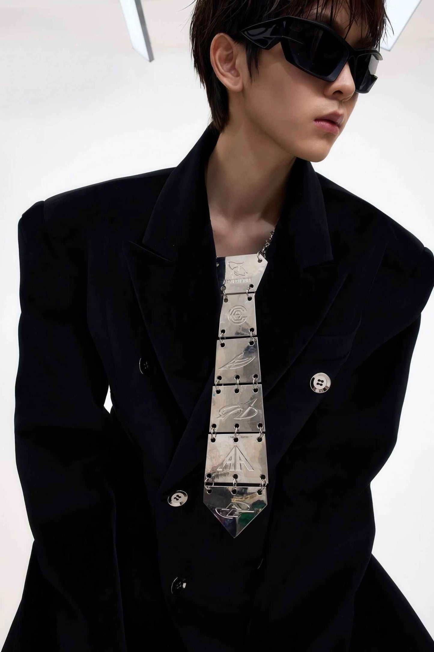 3D Spine-Inspired Metal Tie Necklace for a Bold, Modern Look