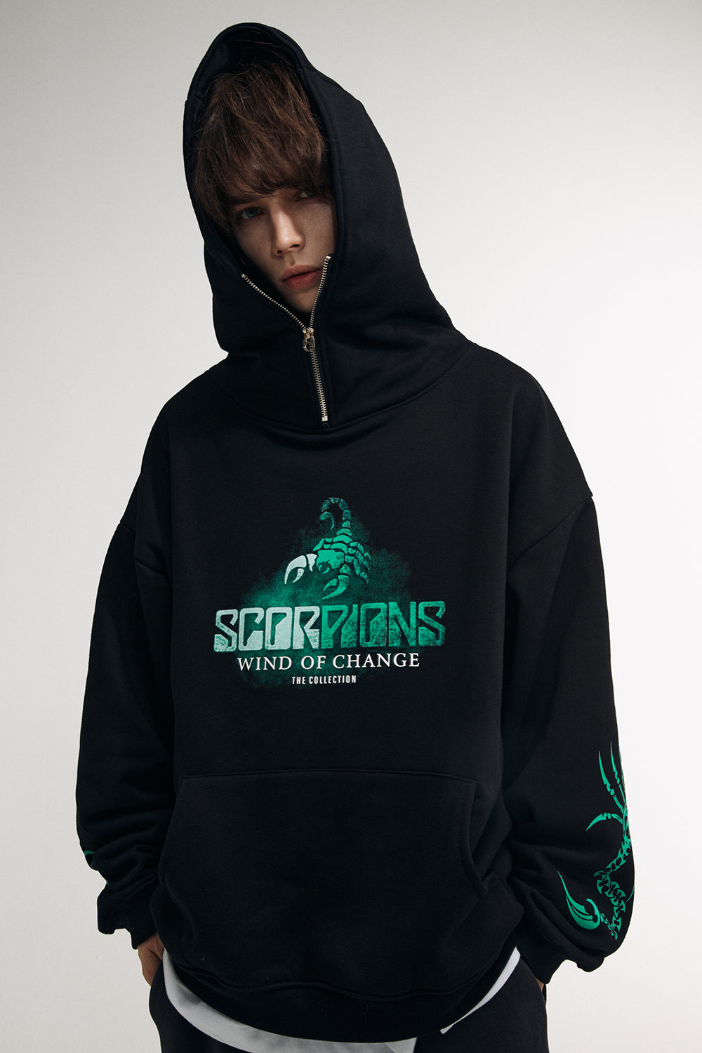 Sudadera con capucha de escorpión
