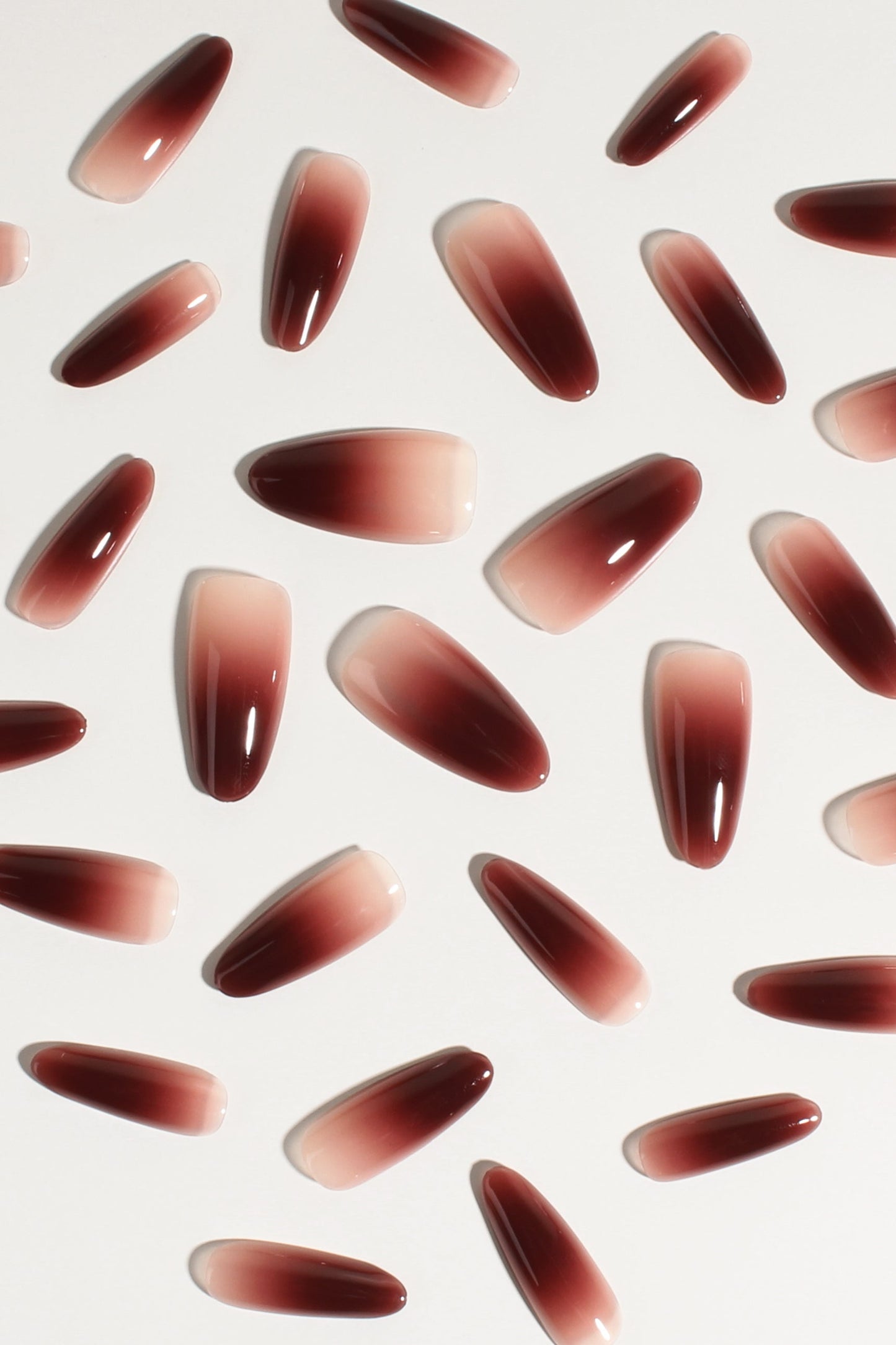 Goutte de cacao aux baies | Faux ongles souples et résistants