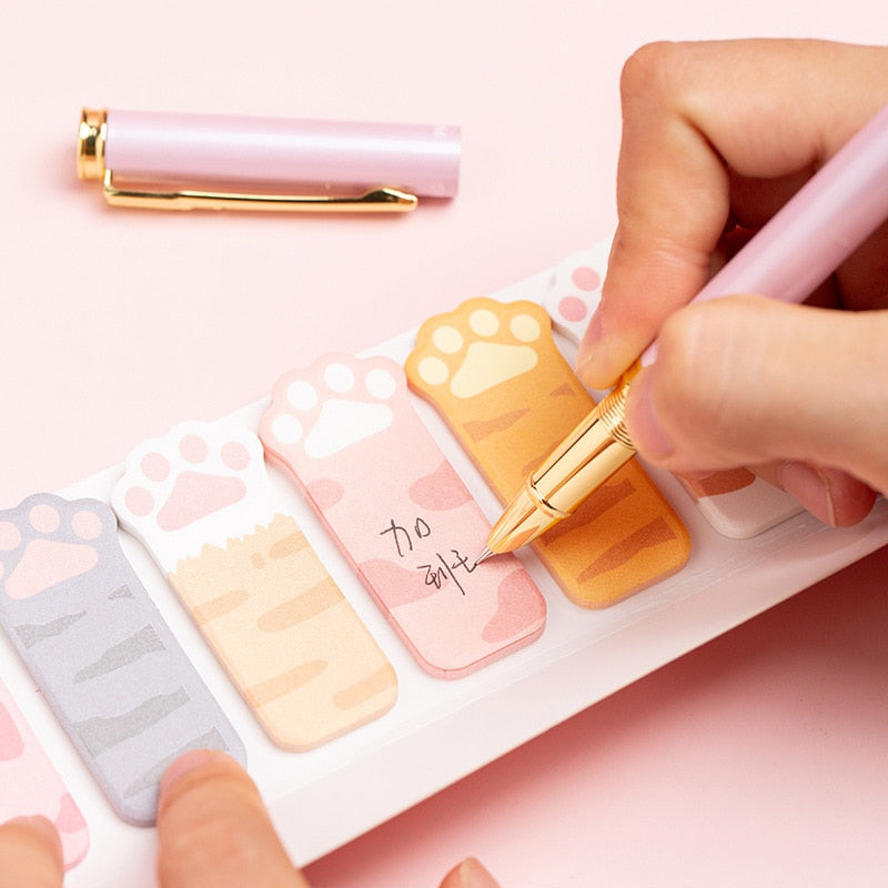 Notes autocollantes en forme de pattes de chat