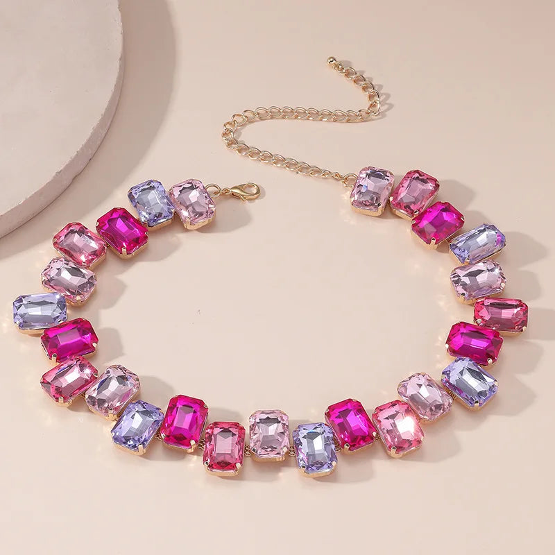 Gargantilla grande con joyas de cristal rosa