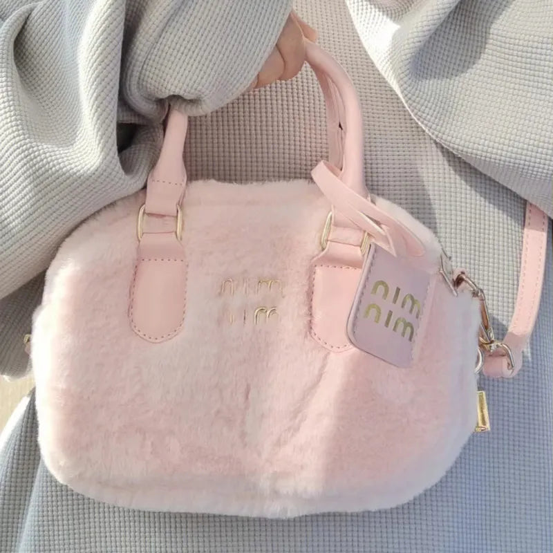 Sac à main tendance en peluche rose