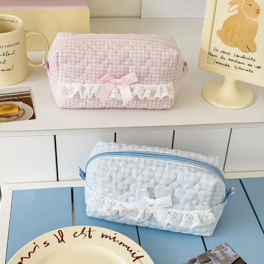 Trousse à carreaux vichy et dentelle