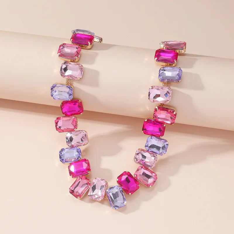 Gargantilla grande con joyas de cristal rosa