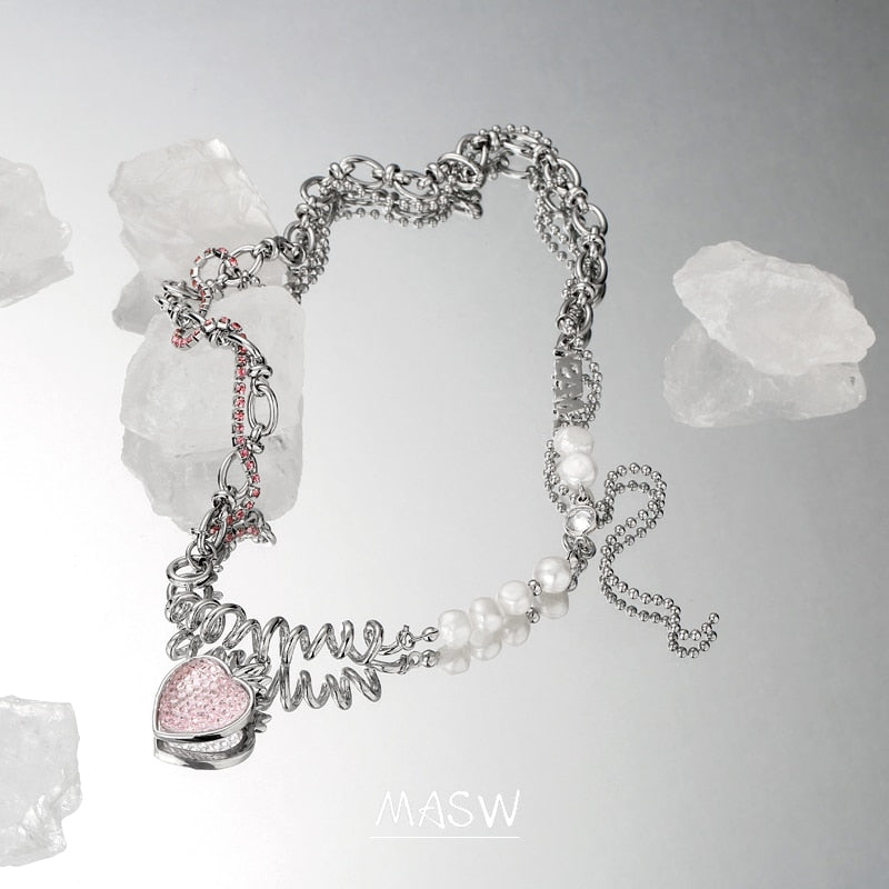 Collar con colgante de fresa