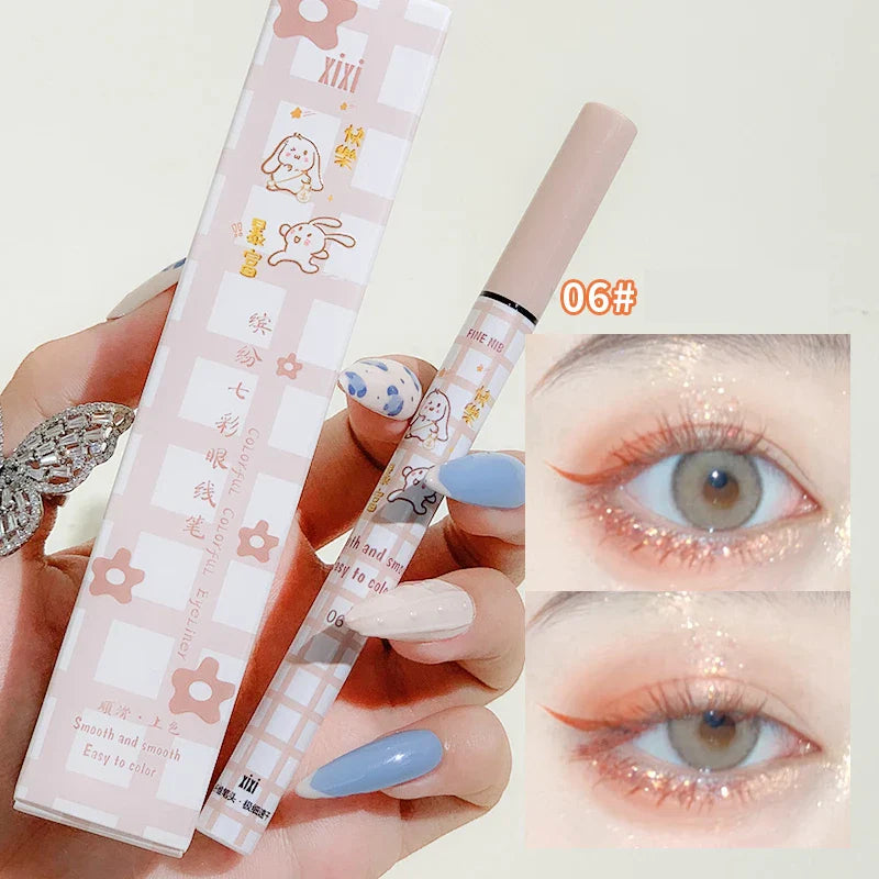 Eyeliner mat lisse et coloré