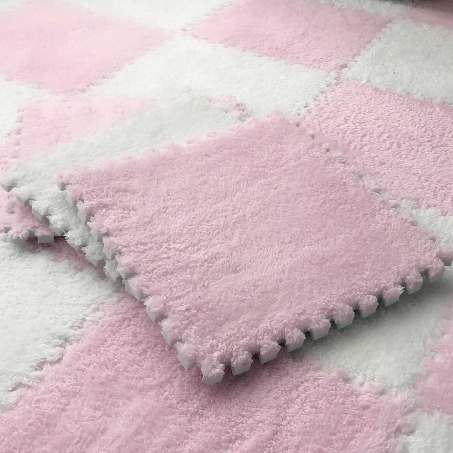 Dalles de moquette en peluche