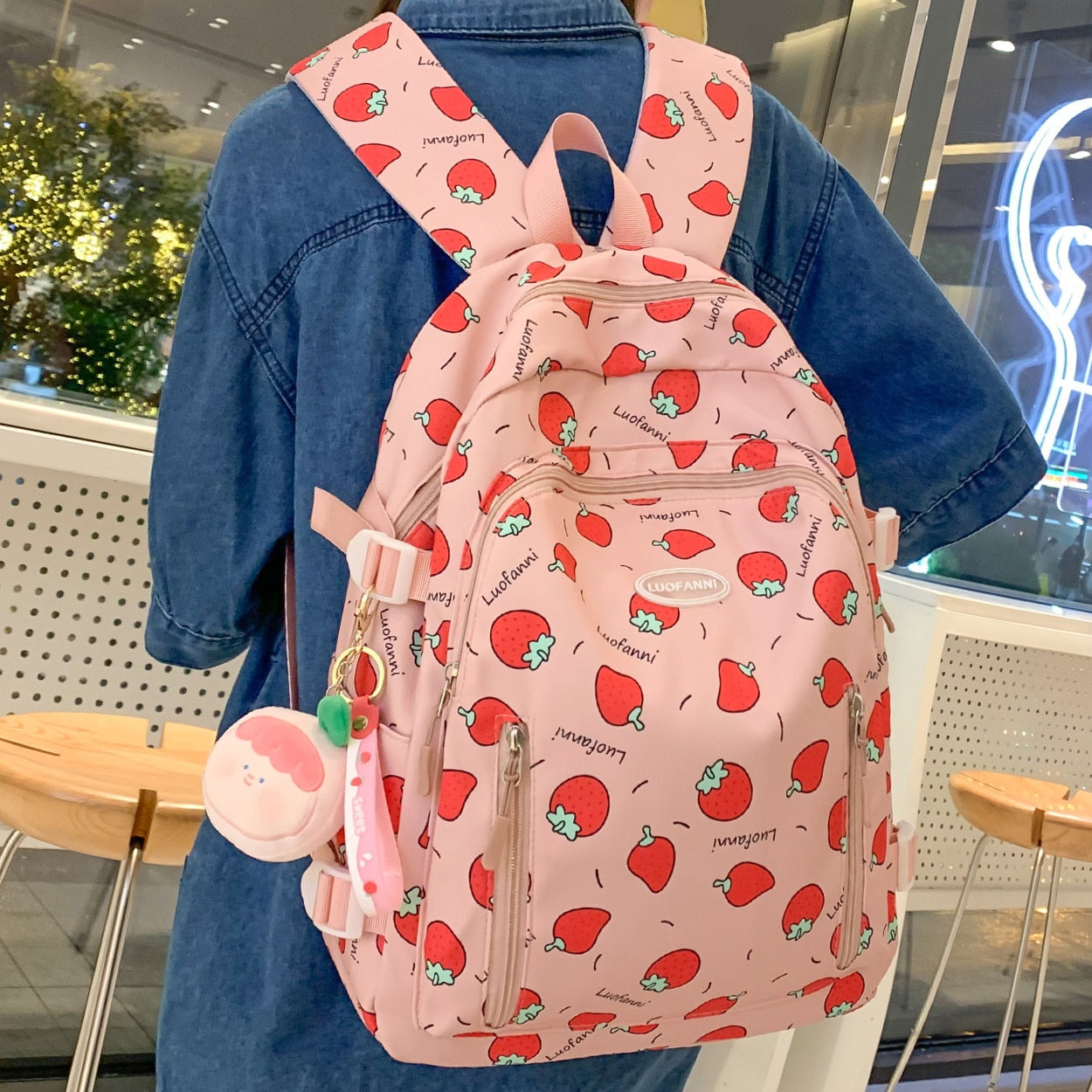 Sac à dos imperméable à imprimé fraise