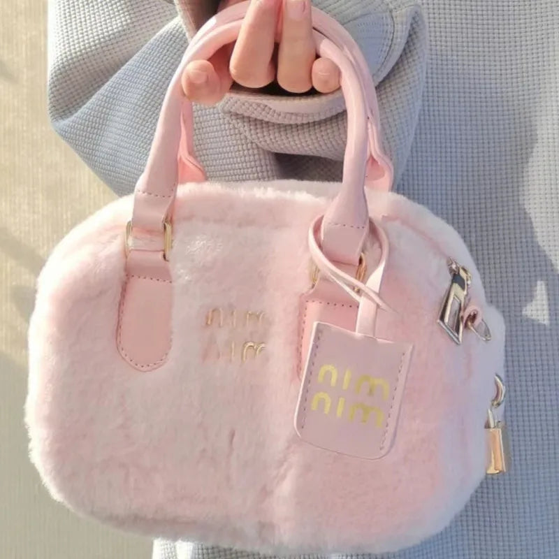 Sac à main tendance en peluche rose