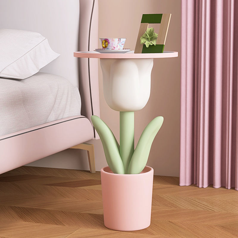 Table d'appoint en forme de tulipe
