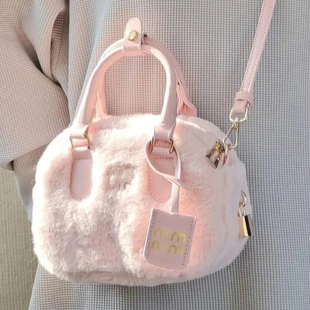 Sac à main tendance en peluche rose