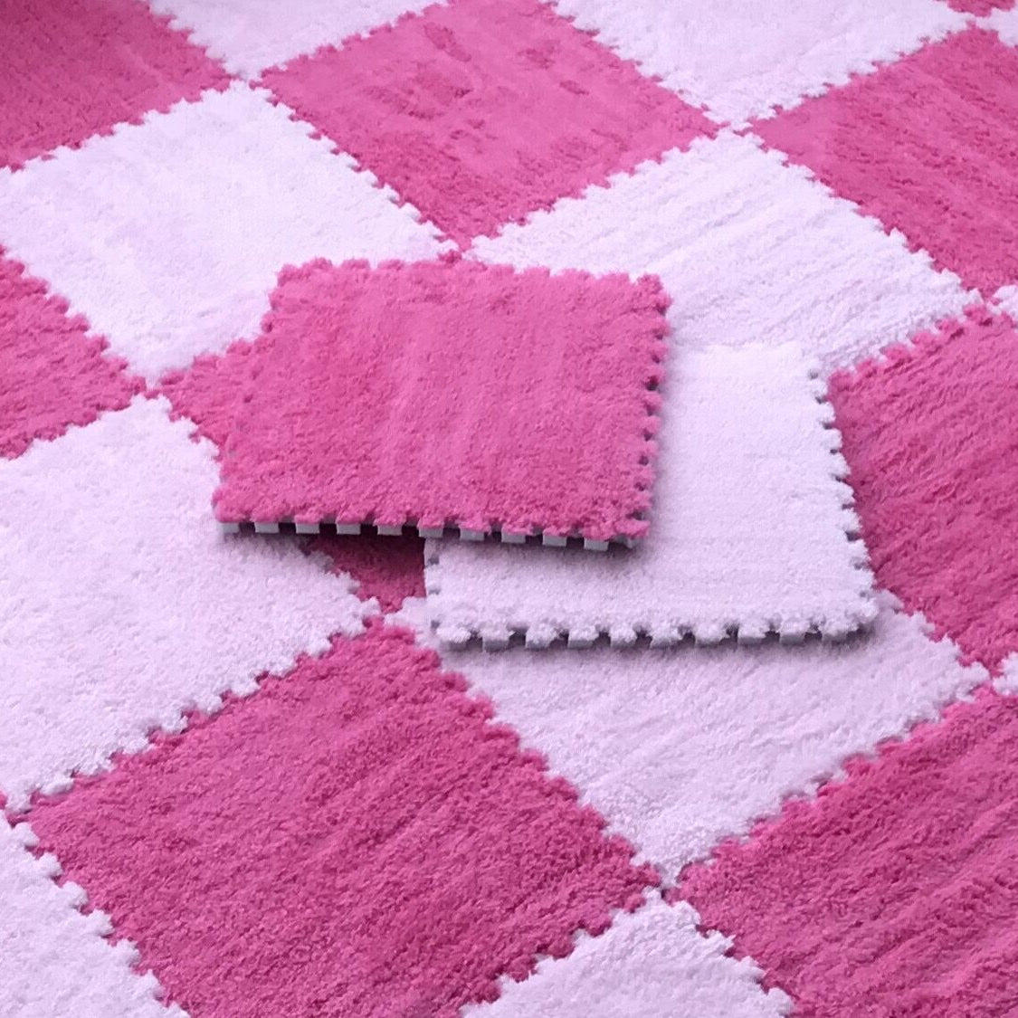 Dalles de moquette en peluche