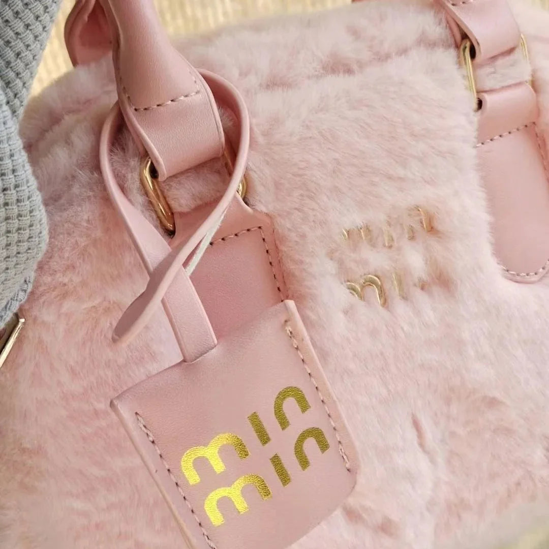 Sac à main tendance en peluche rose