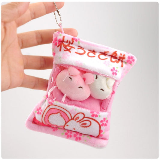 Llavero con forma de bolsa de pudín de peluche de conejito