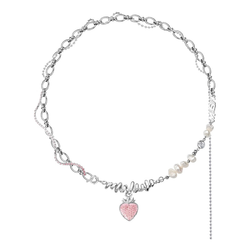 Collar con colgante de fresa