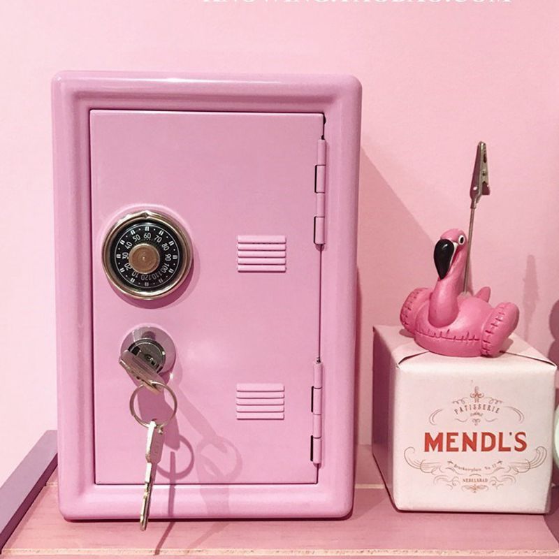 Pequeña caja fuerte rosa