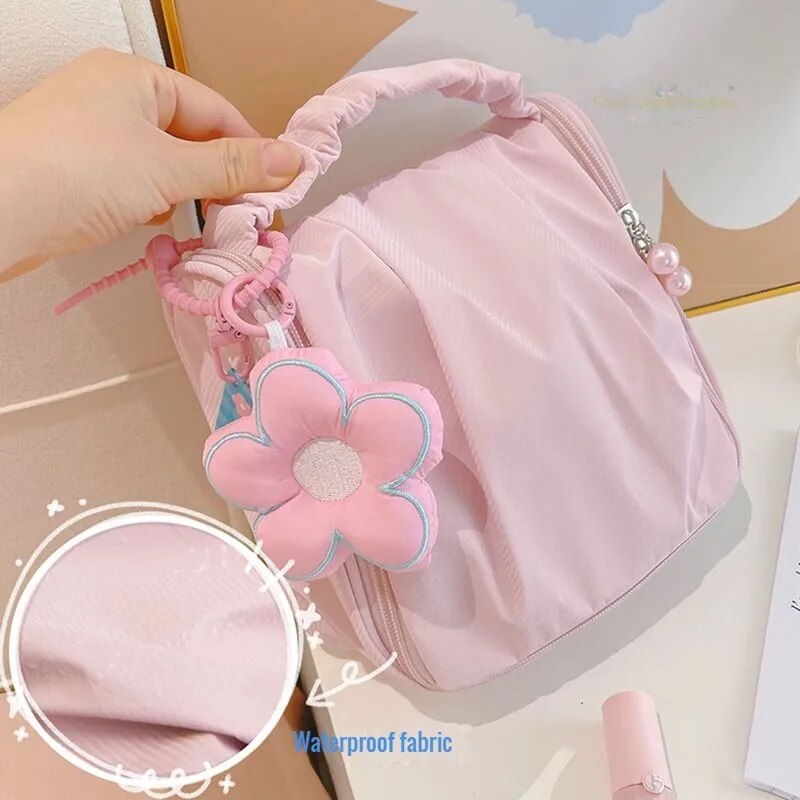 Bolsa de maquillaje con colgante de flores